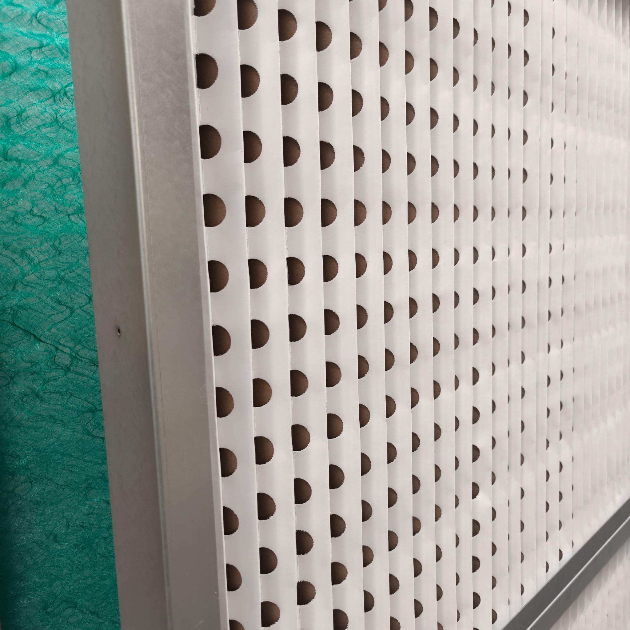 Filtres carton plissé et média pour kit de conversion cabine de peinture.